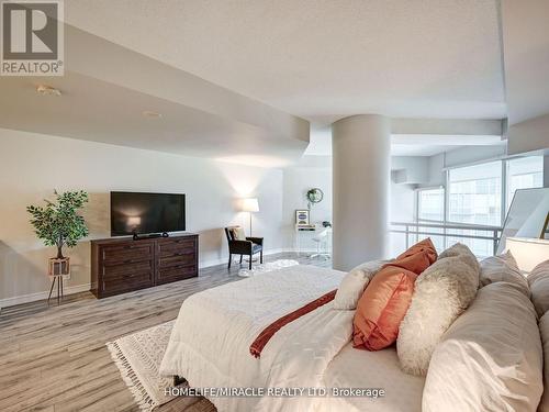 913 - 220 Burnhamthorpe Road W, Mississauga, ON - Indoor Photo Showing Bedroom