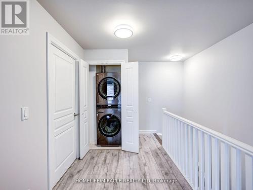 913 - 220 Burnhamthorpe Road W, Mississauga, ON - Indoor Photo Showing Laundry Room