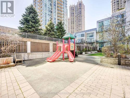 913 - 220 Burnhamthorpe Road W, Mississauga, ON - Outdoor