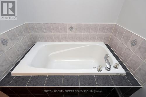3949 Arbourview Terrace, Mississauga, ON - Indoor Photo Showing Bathroom