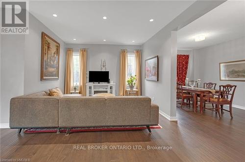93 Southshore Crescent, Hamilton, ON - Indoor Photo Showing Living Room