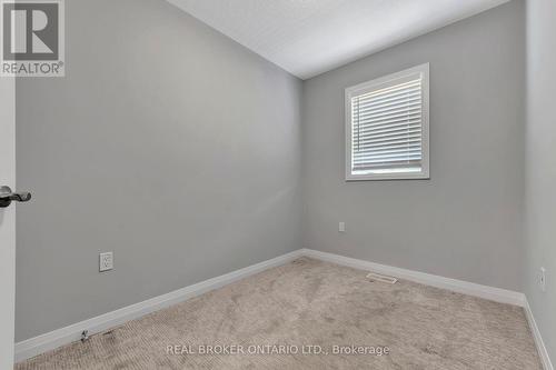 26 Aqua Lane, Hamilton, ON - Indoor Photo Showing Other Room