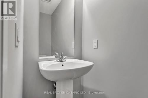 26 Aqua Lane, Hamilton, ON - Indoor Photo Showing Bathroom