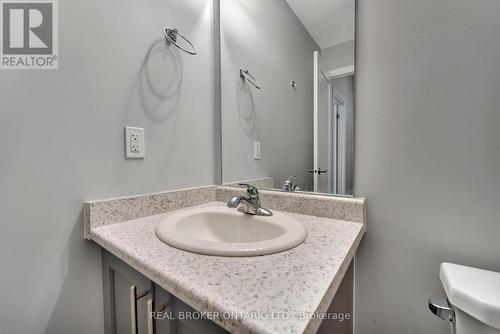 26 Aqua Lane, Hamilton, ON - Indoor Photo Showing Bathroom