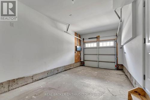 26 Aqua Lane, Hamilton, ON - Indoor Photo Showing Garage