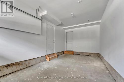 26 Aqua Lane, Hamilton, ON - Indoor Photo Showing Garage