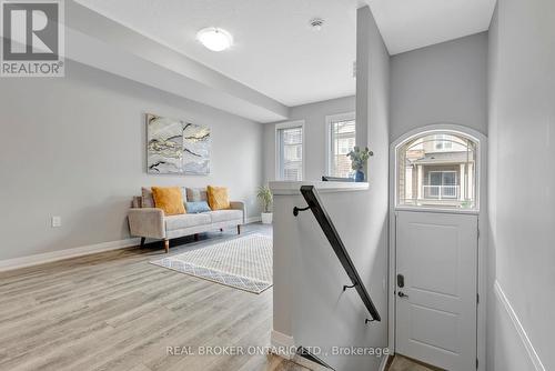 26 Aqua Lane, Hamilton, ON - Indoor Photo Showing Other Room