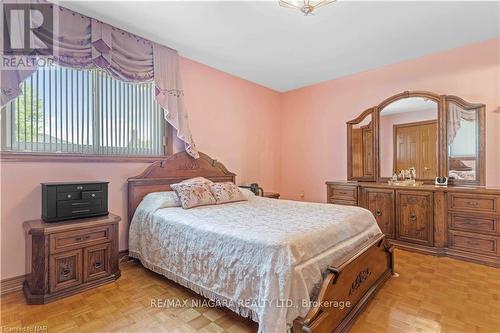 7737 Mount Carmel Boulevard, Niagara Falls, ON - Indoor Photo Showing Bedroom