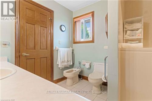 7737 Mount Carmel Boulevard, Niagara Falls, ON - Indoor Photo Showing Bathroom
