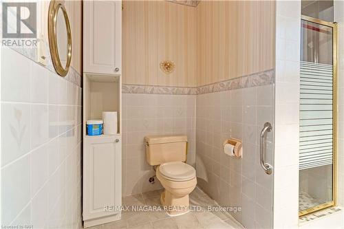 7737 Mount Carmel Boulevard, Niagara Falls, ON - Indoor Photo Showing Bathroom