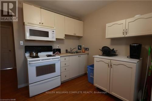 125 Sanford Avenue N, Hamilton (Gibson), ON - Indoor Photo Showing Kitchen