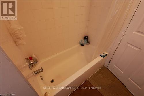 125 Sanford Avenue N, Hamilton (Gibson), ON - Indoor Photo Showing Bathroom