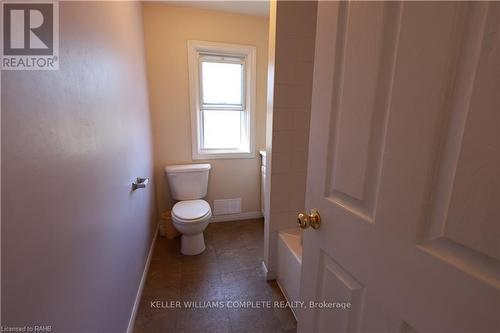 125 Sanford Avenue N, Hamilton (Gibson), ON - Indoor Photo Showing Bathroom