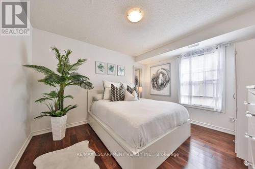 411 - 1490 Bishops Gate, Oakville, ON - Indoor Photo Showing Bedroom