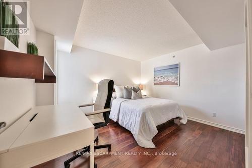 411 - 1490 Bishops Gate, Oakville, ON - Indoor Photo Showing Bedroom