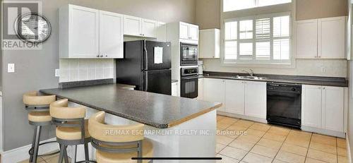 411 - 1490 Bishops Gate, Oakville, ON - Indoor Photo Showing Kitchen