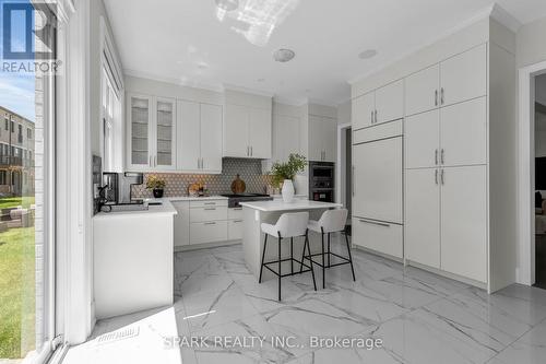 1412 Yellow Rose Circle, Oakville (Glen Abbey), ON - Indoor Photo Showing Kitchen