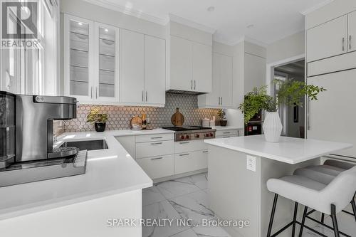 1412 Yellow Rose Circle, Oakville (Glen Abbey), ON - Indoor Photo Showing Kitchen With Upgraded Kitchen