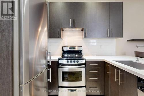29 Kenora Crescent, Toronto, ON - Indoor Photo Showing Kitchen With Stainless Steel Kitchen With Upgraded Kitchen