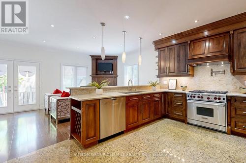 29 Kenora Crescent, Toronto, ON - Indoor Photo Showing Kitchen With Upgraded Kitchen