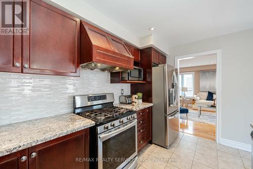 43 Sir Jacobs Crescent, Brampton, ON - Indoor Photo Showing Kitchen With Upgraded Kitchen