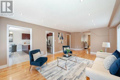 43 Sir Jacobs Crescent, Brampton, ON - Indoor Photo Showing Living Room