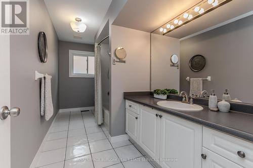 2187 Brays Lane, Oakville, ON - Indoor Photo Showing Bathroom