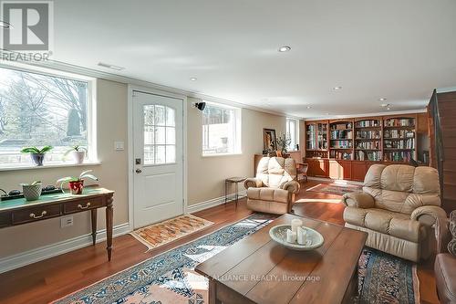 258 Westwood Drive, Oakville, ON - Indoor Photo Showing Living Room