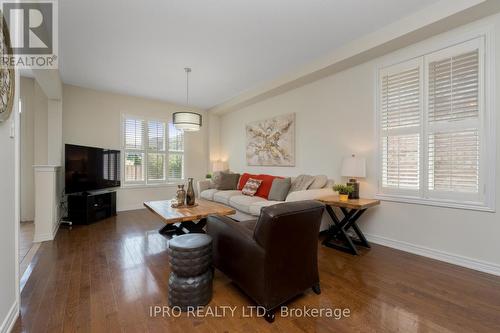 13 Putnam Drive, Brampton, ON - Indoor Photo Showing Living Room