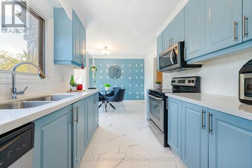 61 - 6780 Formentera Avenue, Mississauga, ON - Indoor Photo Showing Kitchen With Double Sink With Upgraded Kitchen