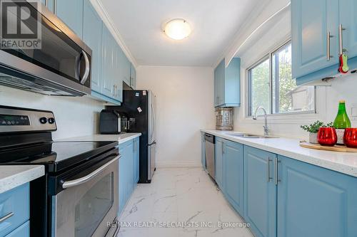 61 - 6780 Formentera Avenue, Mississauga, ON - Indoor Photo Showing Kitchen