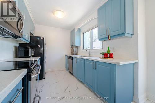 61 - 6780 Formentera Avenue, Mississauga, ON - Indoor Photo Showing Kitchen