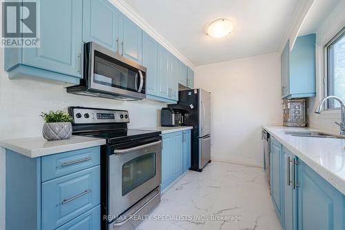 61 - 6780 Formentera Avenue, Mississauga, ON - Indoor Photo Showing Kitchen