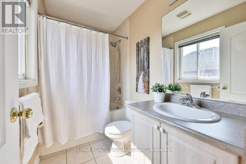 225 Andrews Trail, Milton, ON - Indoor Photo Showing Bathroom