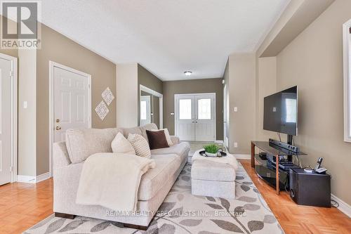 225 Andrews Trail, Milton, ON - Indoor Photo Showing Living Room
