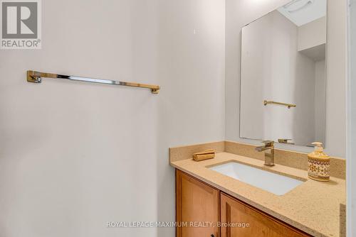 48 Cousins Court, Brampton, ON - Indoor Photo Showing Bathroom
