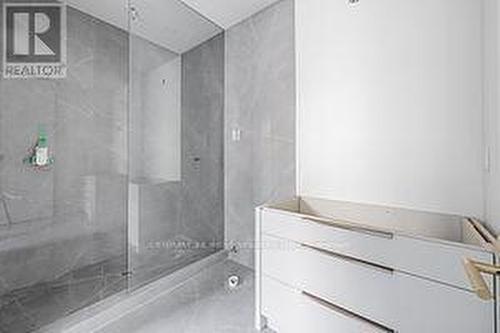 739 Ebony Avenue, Mississauga, ON - Indoor Photo Showing Bathroom