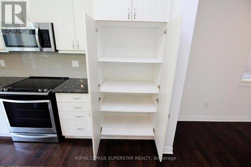 56 Pointer Street, Cambridge, ON - Indoor Photo Showing Kitchen