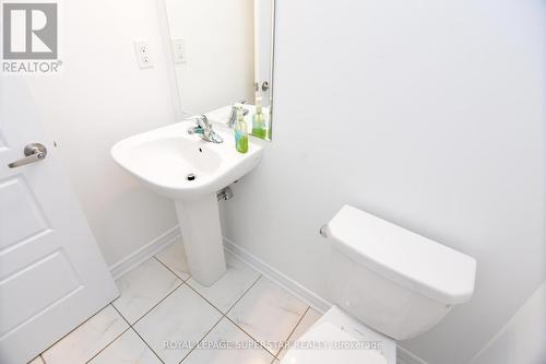 56 Pointer Street, Cambridge, ON - Indoor Photo Showing Bathroom