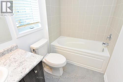 56 Pointer Street, Cambridge, ON - Indoor Photo Showing Bathroom