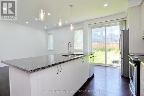 56 Pointer Street, Cambridge, ON - Indoor Photo Showing Kitchen With Upgraded Kitchen