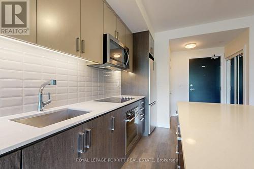 302 - 1575 Lakeshore Road W, Mississauga, ON - Indoor Photo Showing Kitchen With Upgraded Kitchen