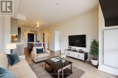 302 - 1575 Lakeshore Road W, Mississauga, ON - Indoor Photo Showing Living Room