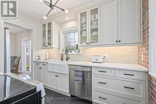 284 Maple Avenue N, Halton Hills, ON - Indoor Photo Showing Kitchen With Upgraded Kitchen