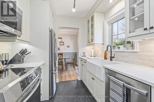 284 Maple Avenue N, Halton Hills, ON - Indoor Photo Showing Kitchen With Upgraded Kitchen