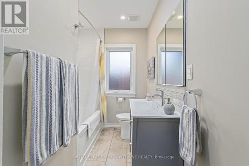 284 Maple Avenue N, Halton Hills, ON - Indoor Photo Showing Bathroom