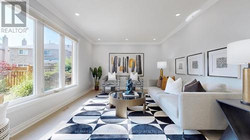 532 Village Parkway, Markham, ON - Indoor Photo Showing Living Room