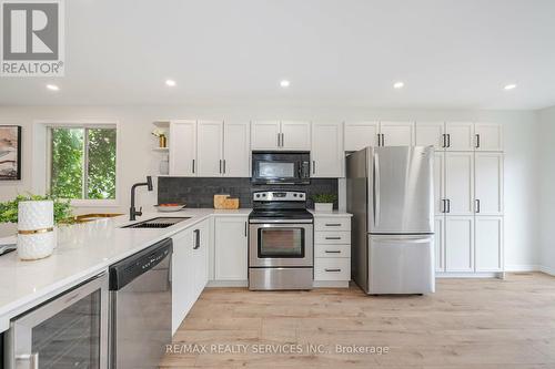38 Irene Drive, Barrie, ON - Indoor Photo Showing Kitchen With Upgraded Kitchen