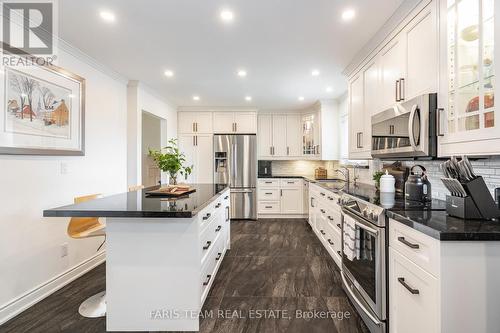 43 Briar Road, Barrie, ON - Indoor Photo Showing Kitchen With Upgraded Kitchen