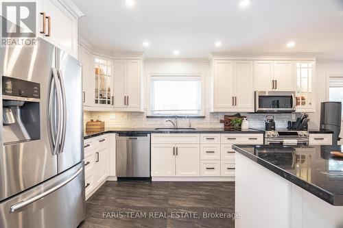 43 Briar Road, Barrie, ON - Indoor Photo Showing Kitchen With Upgraded Kitchen